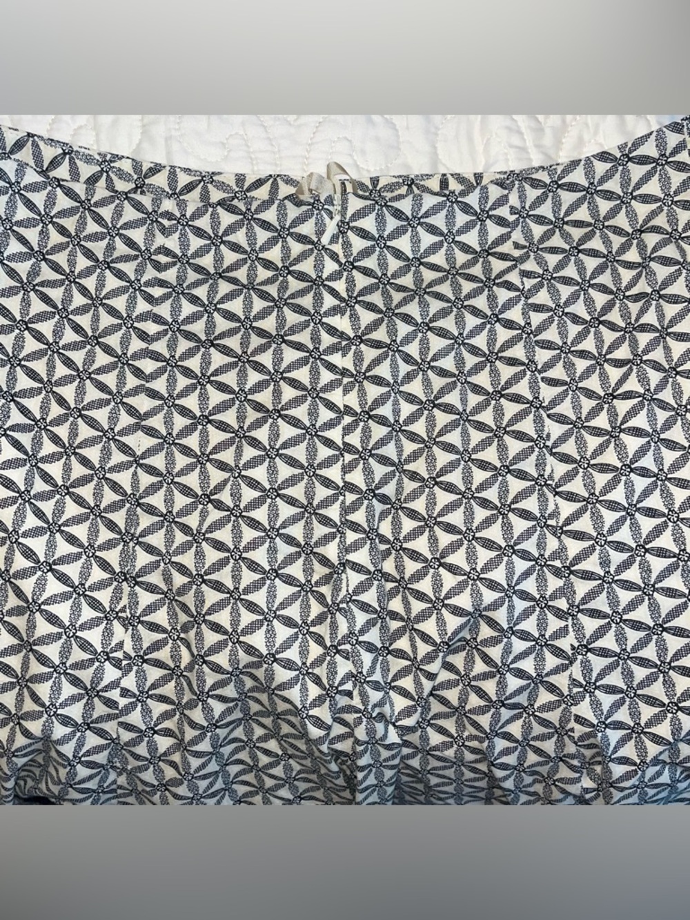 EUC Classic GAP A-Line Cream and Black Geometric Skirt - Size 4 - Picture 6 of 9